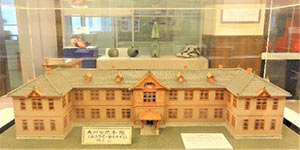 1/50縮尺の旧本館校舎模型