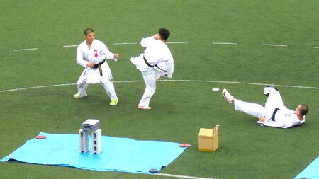 K 空手道部演武①.JPG