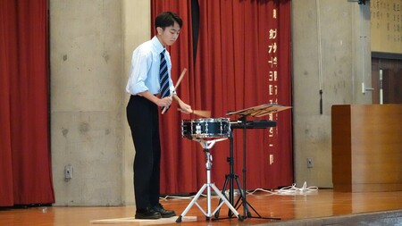 スネアドラム演奏.JPG